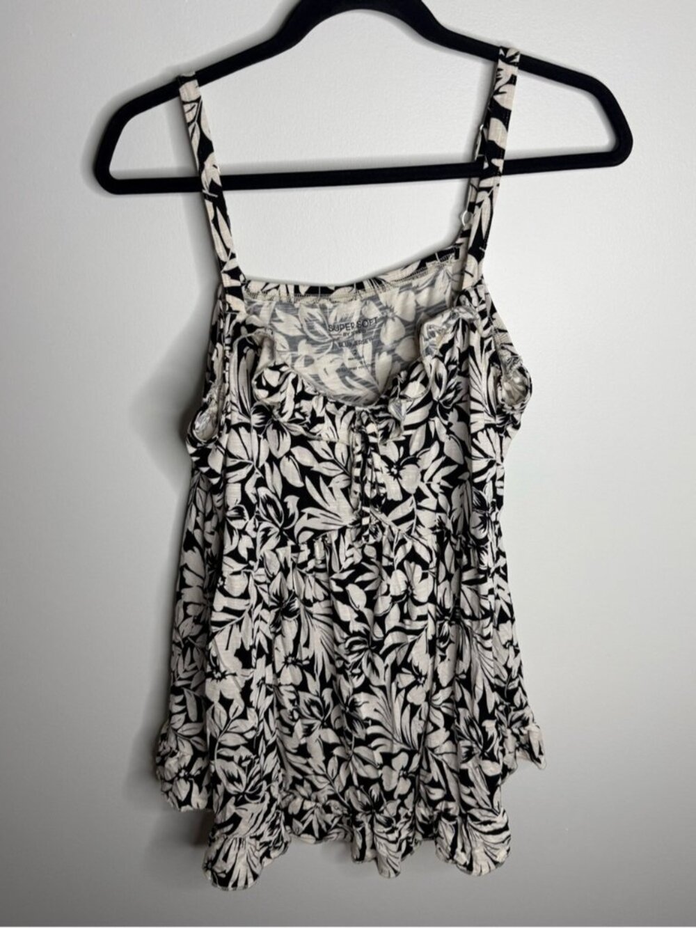 torrid Black & Cream Floral Tie-Front Spaghetti Strap Tank size 2x